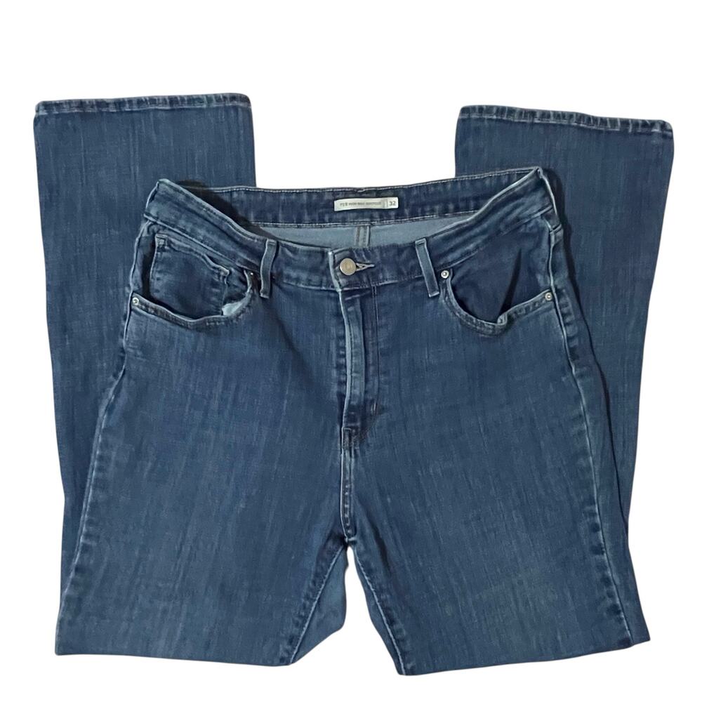 Levi's (32) 725 High Rise Bootcut Jeans - Leg Lengthening Silhouette Slim Hip